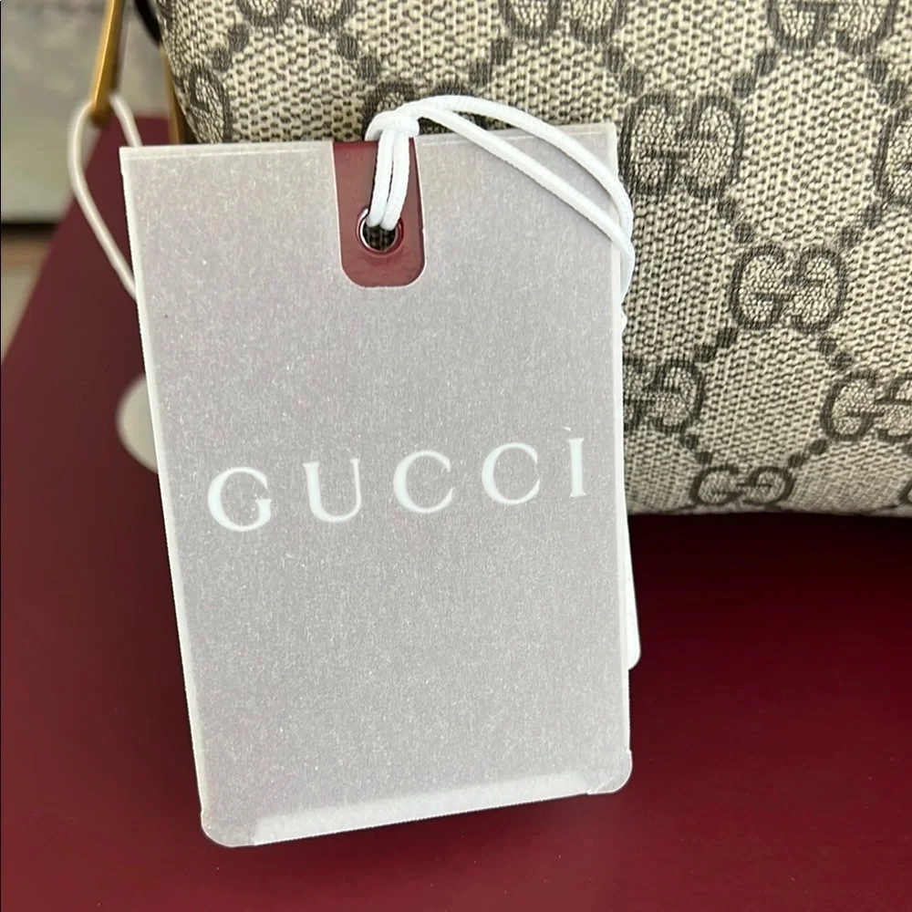 Brand New With Tags GUCCI SAVOY MEDIUM TOILETRY CASE - Picture 7 of 7